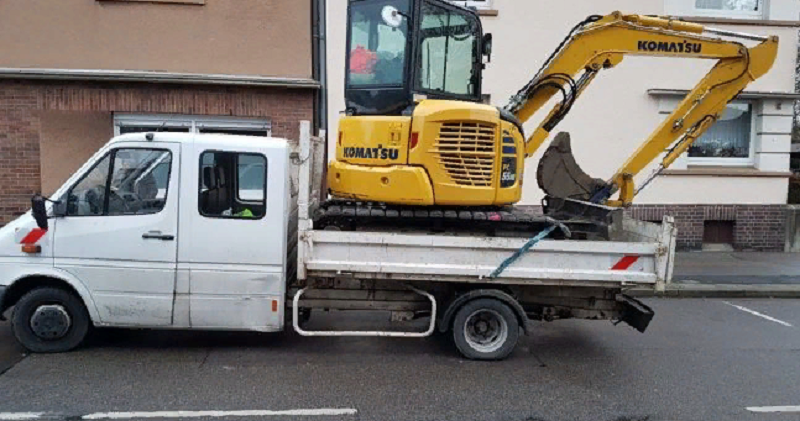 перевозка экскаватора Komatsu PC55MR на Mercedes Sprinter